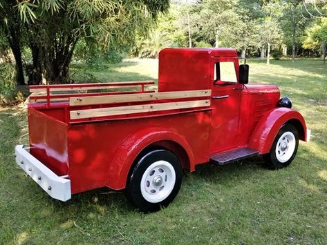 Tis Your Season | Large Antique Red Christmas Pick Up Truck with Christmas Tree Commercial Display Decoration Truck With Led Lights, Christmas Truck With Tree, Truck With Christmas Tree, Truck Crafts, Red Pickup Truck, Commercial Display, Country Garden Decor, Christmas Cutouts, Christmas Yard Art