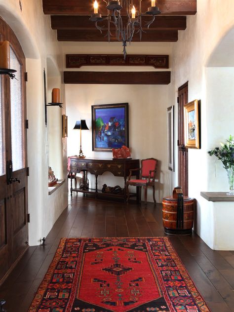 Eclectic Santa Fe Style Design, Pictures, Remodel, Decor and Ideas - page 6 Spanish Style Homes Interior, Spanish Style Bedroom, Colonial Home Interior, Seattle Interior Design, Spanish Colonial Homes, New Mexico Homes, Spanish Decor, Colonial Interior, Entrance Way