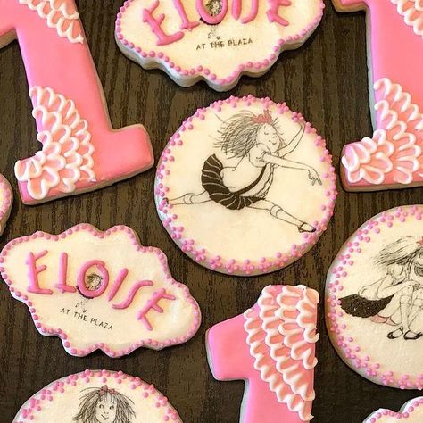 Lindsey Miles on Instagram: "Like, are you kidding me?! 💕🤤 These “Eloise at the Plaza” inspired cookies were an absolute DREAM to create! So darn cute and girly in every way! 🎀 A very happy 1st birthday to sweet Eloise! I hope she enjoyed the cookies! 😋 😉 . . . DM me to place an order. 😊" Eloise Themed Party, Eloise At Christmastime Party, Eloise Birthday Theme, Eloise Birthday Party, Eloise At The Plaza Party, Eloise At The Plaza Birthday Party, Eloise Birthday, Eloise At Christmastime, Anna Wilson