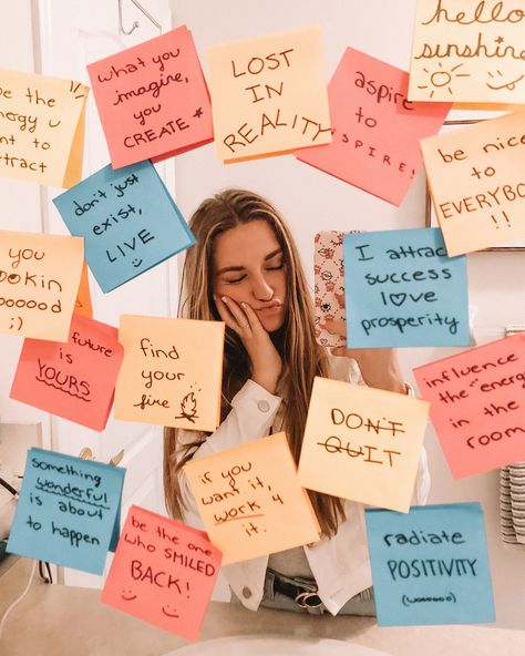 Post It Photoshoot, Post It Notes Ideas Wall Aesthetic, Sticky Notes Quotes, Mirror Quotes, Instagram Baddie, Foto Tips, Note To Self Quotes, Motivation Wall, Self Quotes