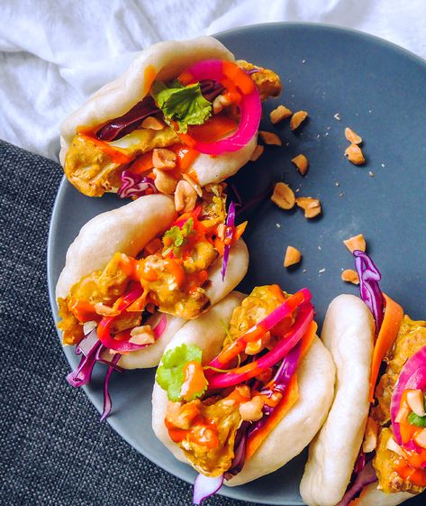 Cauliflower Bao Buns, Healthy Bao Buns, Veggie Bao Buns, Bao Bun Vegetarian, Vegetarian Bao Buns Filling, Bao Buns Vegetarian, Bao Buns Recipe Vegetarian, Korean Starters, Bao Buns Filling