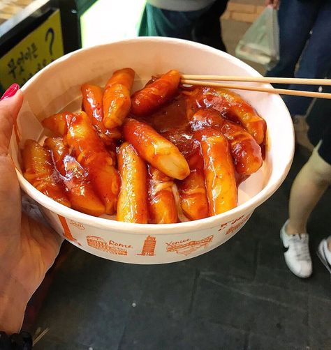 Tteokbokki Street Food, Bone Apple Teeth, Food Items, Chicken Wings, Street Food, Dream Life, My Favorite, Snacks, Chicken