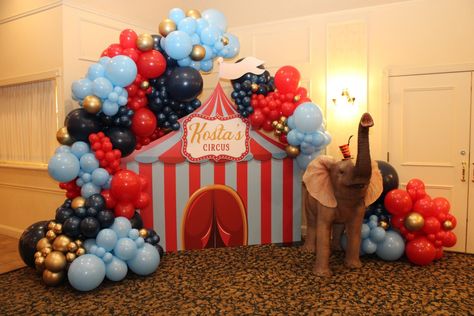 Tent Backdrop, Circus Carnival Party, Creepy Carnival, 1st Birthday Balloons, Carnival Themed Party, Circus Tent, Circus Birthday, Circus Theme, Balloon Animals