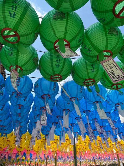 Lanterns in korean temple Korean Lantern, Korean Temple, Korean Decor, Gyeongju, Festival 2024, Moon Festival, Korean Culture, Ap Art, Printmaking