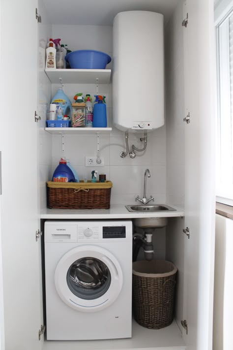 Lavaderos Ideas, Outdoor Laundry Rooms, Kitchen Wallpaper Ideas, Small Washing Machine, Tiny Kitchen Design, Laundry Room Layouts, Laundry Design, Indian Home Interior, Modern Laundry Rooms