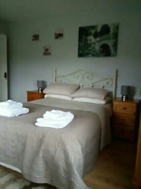 Spacious triple Room near Donegal Town - Houses for Rent in Donegal, County Donegal, Ireland - Airbnb Ireland Airbnb, Triple Bedroom, Ireland Road Trip, Town Houses, County Donegal, Donegal Ireland, Triple Room, Private House, Shared Bathroom