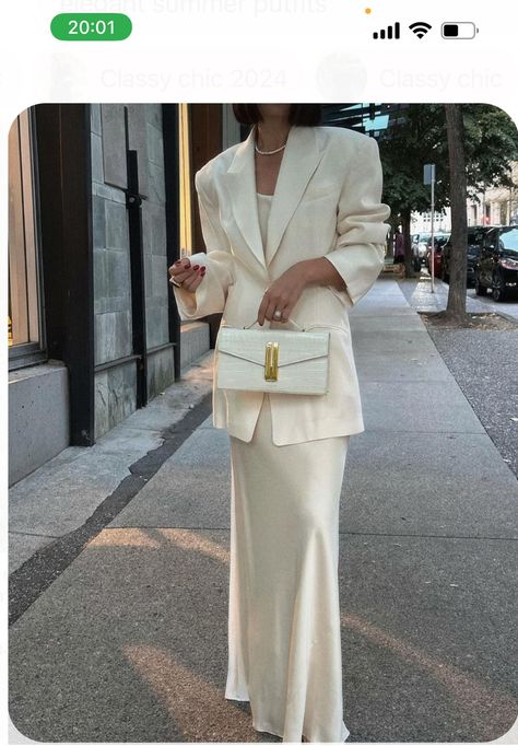 White Outfit Inspo Aesthetic, Spring Elegant Outfits, Elegant Outfits Aesthetic, White Elegant Outfit, All White Outfit Classy, Business Street Style, White And Beige Outfit, White Clothes Aesthetic, White Fashion Aesthetic