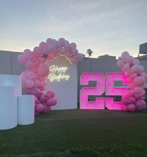 Backyard Decorations Party, 21st Birthday Ideas Outside, 25 Birthday Backdrop Ideas, Backyard 25th Birthday Party, 25th Themed Birthday Party, Sweet 16 Marquee Numbers, Birthday Numbers Decoration, Pink 25th Birthday Photoshoot, 25 Birthday Themes For Women