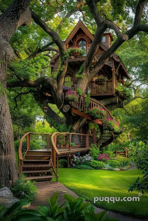 Treehouse Construction, Luxury Tree Houses, Beautiful Tree Houses, Casa Hobbit, Building A Treehouse, Fairytale House, Cool Tree Houses, Tree House Designs, Studio Interior Design