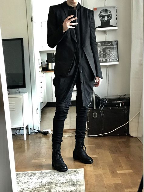 Edgy Male Aesthetic, Dark Fashion Aesthetic Men, Modern Gothic Fashion Men, Modern Warlock Aesthetic, Classy Goth Outfits Men, Nonbinary Club Outfits, Gothic Fashion Men Modern, Gothic Outfits Male, Gothic Male Outfit