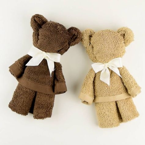 https://www.facebook.com/BabyFirstTV/videos/10154447498789586/ Washcloth Teddy Bear, Perlengkapan Bayi Diy, Washcloth Animals, Washcloth Crafts, Diy Teddy Bear, Towel Animals, Diy Baby Shower Gifts, Cadeau Baby Shower, Diy Bebe