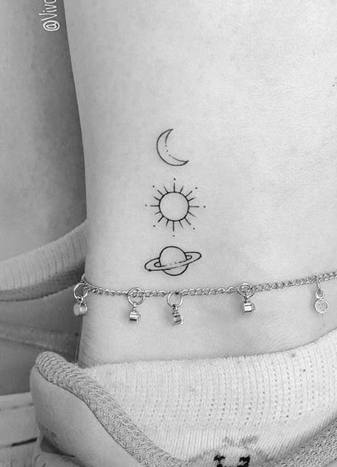 Head Henna, Yourself Tattoo, Miniature Tattoos, Planet Tattoo, Tato Minimal, Tato Henna, Key Tattoo, Small Pretty Tattoos, Petite Tattoos