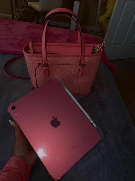 Pink Ipad, Ipad Essentials, Pretty Pink Princess, Pink Lifestyle, Iphone Obsession, Pink Life, Girly Bags, Pink Girly Things, Girly Accessories