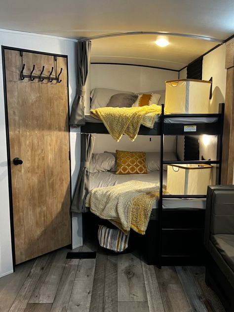 Bunk Rv With Loft Bed, Rv Decorating Ideas Bunk Beds, Bunk Bed Tiny Room, Rv Corner Bunk Beds Ideas, Kids Rv Bunk Room Ideas, Bottom Bunk Ideas, Camper Bunk Bed Ideas, Rv Bunk Beds Ideas, Loft Bed Ideas For Adults