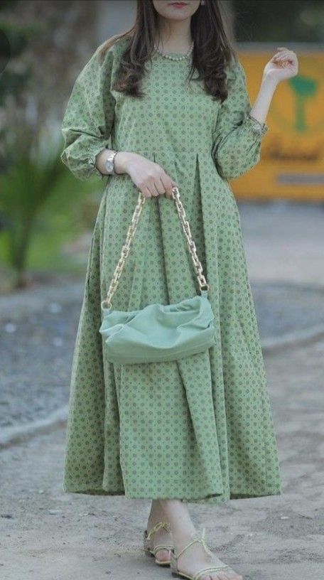 Simple Lawn Frocks Design, Casual Long Frock Designs, Frock Stitching, Long Kameez, Summer Dress Outfits Casual, Dress Design Pakistani, Simple Dress Casual, Simple Frock Design, Long Frock Designs