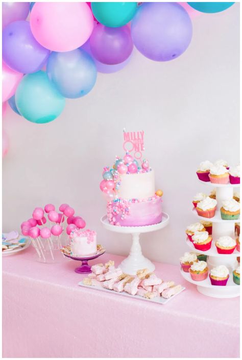 Bubblegum Party Theme, Pink And Purple Balloon Garland, Champagne Cookies, Bubble Birthday Parties, Bubble Cake, Party Champagne, Brunch Cake, Colorful Cake, Sloth Birthday