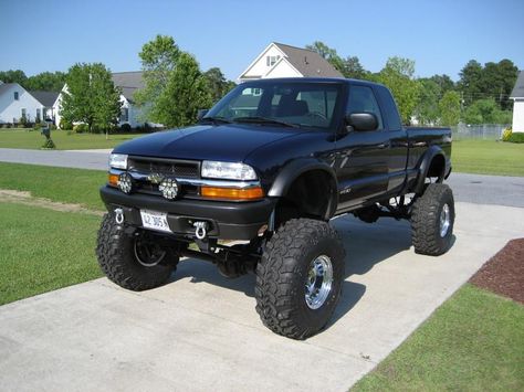 Chevy S10 Lifted, Chevy Luv, Lifted Chevy, Chevy S10, Chevrolet Blazer, Gmc Trucks, Chevy Trucks, Muscle Cars, Chevy