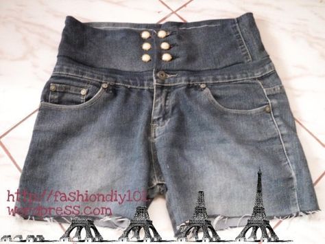 How to make a pair of high-waisted shorts. Diy: Low Rise Jeans To High Waisted Shorts - Step 5 Diy Highwaisted Jeans, Thrift Store Fashion Diy, Jeans Into Shorts, Super High Waisted Jeans, Jeans Refashion, Sewing Machines Best, High Waisted Black Jeans, Repurposed Clothing, Altering Clothes