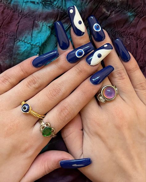 Blue Nails With Evil Eye Design, Blue Nails Evil Eye, Hamsa Nails Evil Eye, Dark Blue Nails Evil Eye, All Seeing Eye Nails, Hippie Nail Ideas, Spiritual Nails, Pretty Poison, Diy Nails Easy