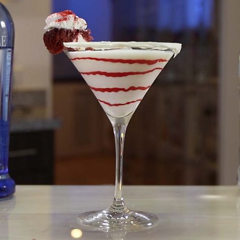 RED VELVET CAKE MARTINI 1 1/2 oz. (45ml) Cake Vodka 1 1/2 oz. (45ml) White Creme De Cacao Splash Half & Half Sprinkle White Cake Mix Garnish: Cream Cheese Frosting/Red Frosting/Piece of Red Velvet Cake PREPARATION 1. Drizzle red frosting onto inside of glass and rim edge with cream cheese frosting. Set aside. 2. In … Martini Flavors, Cake Martini, Red Frosting, Cake Vodka, Cake Preparation, Vodka Cocktails Recipes, Tipsy Bartender, Cocktail Desserts, A Piece Of Cake