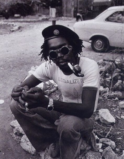 Peter Tosh 1982 Rastafarian Culture, Peter Tosh, Roots Reggae, The Wailers, Music Do, Black Music, Reggae Music, Poses References, Music History