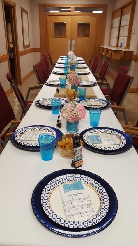 Table setup for pioneer lunch. Convention Lunch Ideas, Pioneer Dinner Ideas, Congregation Gifts, Regular Pioneer, Pioneer Foods, Pioneer School Gifts Jw, Elderly Gift, Jw Convention Gifts, Pioneer School Gifts