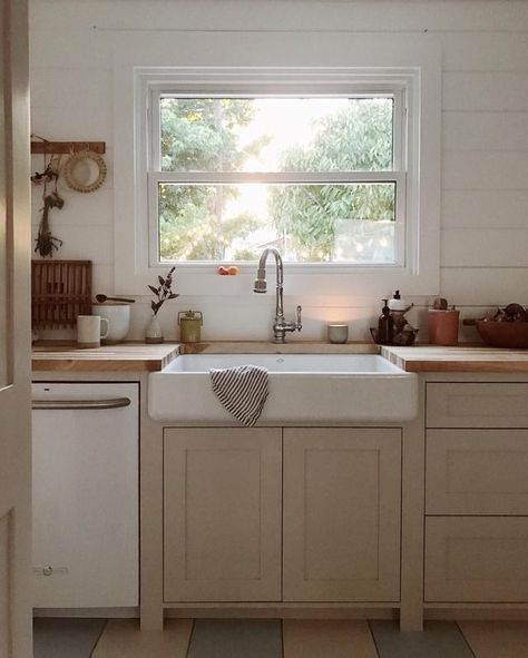 Shaker Style Kitchens, Cottage Kitchens, Cozy Kitchen, Humble Abode, Shaker Style, Kitchen Inspo, Kitchen Styling, Boho Home, Forever Home