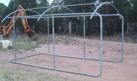 Trampoline Springs Repurposed, Trampoline Frame Ideas, Trampoline Trellis, Old Trampoline Ideas, Old Trampoline Frame Ideas, Trampoline Upcycle, Diy Outdoor Bed, Trampoline Greenhouse, Repurposed Trampoline