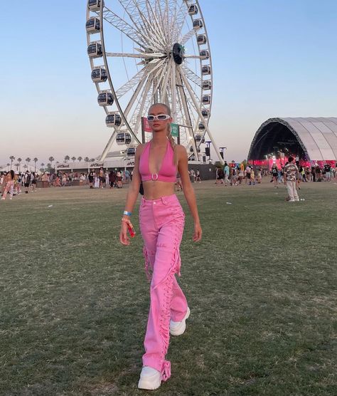 Hippie Music Festival Outfit, Pink Festival Outfit, Electro Festival Outfit, Ootd Festival, Summer Rave Outfits, Mode Coachella, Look Da Festival, Parklife Festival, Edm Concert Outfit