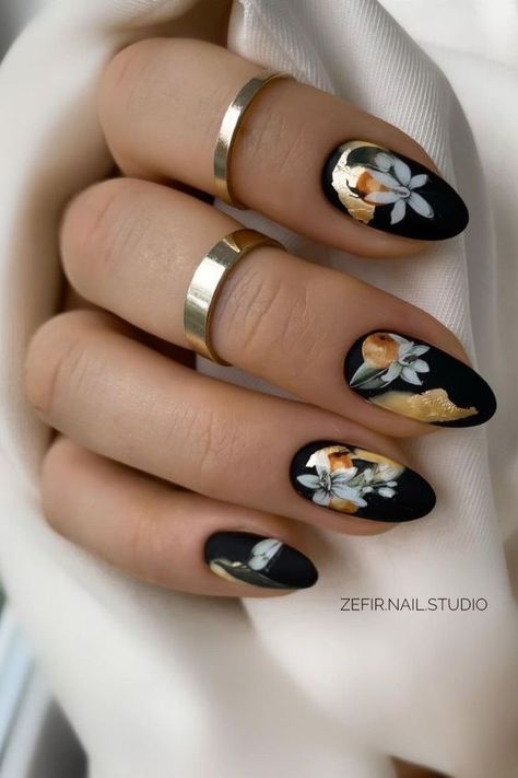 Black Nails With Flowers, Black Flower Nails, Black Floral Nails, Black Spring Nails, Dark Spring Nails, Cruise Style, Dark Nail Art, Dark Spring, Future Nails