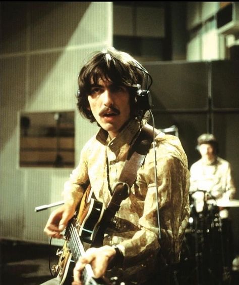 Old Music Aesthetic, The Beatles George Harrison, Beatles George Harrison, Beatles George, Lonely Hearts Club, With The Beatles, Bug Boy, Beatles Photos, Sweet Lord