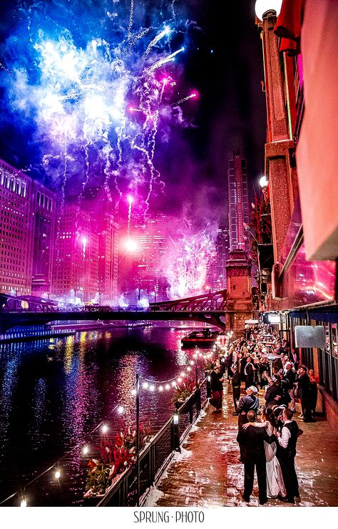 River Roast has the best view of the Chicago Fireworks Date Ideas Chicago, Chicago Fireworks, Chicago Night Life, River North Chicago, Navy Pier Chicago Fireworks, Brunch Chicago, River Walk Chicago, Chicago Magazine, Waterfront Dining