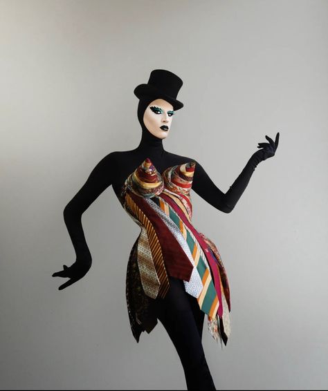 Mode Queer, Necktie Crafts, Drag Queen Outfits, Race Outfit, Cycle Chic, Outfit Inspired, Queer Fashion, Queen Fashion, Weird Fashion