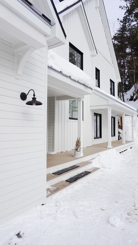 Realistic Farmhouse, California Bungalow Exterior, Exterior Porch Ideas, White Weatherboard House, Mountain House Exterior, Weatherboard Exterior, Brick Exteriors, Ranch House Remodel, Weatherboard House