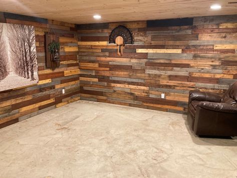 Basement pallet wood wall Pallet Wall Living Room, Pub Basement, Beach Trailer, Pallet Accent Wall, Pallet Wood Wall, Wall Stains, Shiplap Wood, Basement Redo, Diy Wood Wall