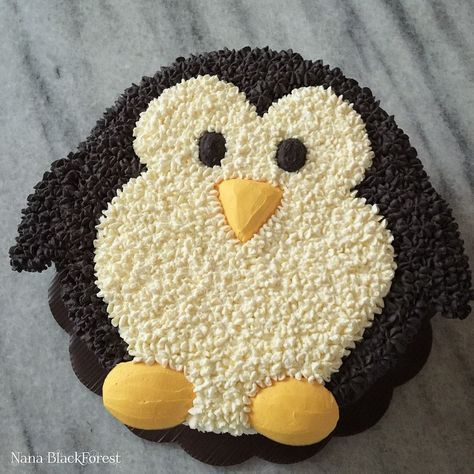 #penguin #penguincake #blackforestcake #nanablackforest Penguin Cupcakes, Penguin Cake, Penguin Cakes, Penguin Birthday, Penguin Party, 4th Birthday Cakes, 2 Birthday Cake, Cartoon Cake, Animal Cakes