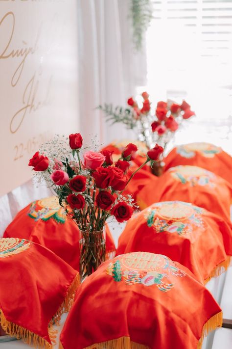 Traditional mâm quả that is brought by the groom for the bride and her family. We had 8 trays that contained liquor, fruit, tea, and pastries. (Ella Aeryn Photography) Vietnamese Tea Ceremony, Traditional Vietnamese Wedding, Tea Ceremony Wedding, Vietnamese Tea, Qipao Wedding, Vietnamese Wedding, Chinese Tea Ceremony, Wedding Tea, Engagement Ceremony