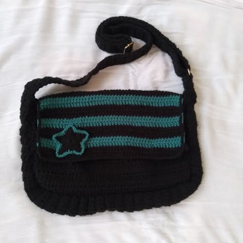 Crochet crochet bag for men #crochetbagformen #crochet #crochetbag #crochetbags 7.251 Crochet Message Bag, Messenger Bags Crochet, Crochet Messenger Bag Tutorial, Crochet Pixel Bag, Crochet Messenger Bag Free Pattern, Crochet Bag For Men, Free Crochet Bag Patterns, Crochet Messenger Bag, Crochet Store