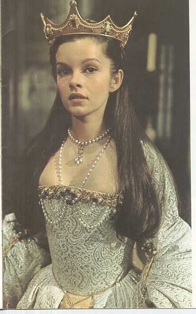 Anne Boleyn coronation costume in Anne of a Thousand Days Anne Of A Thousand Days, Genevieve Bujold, Anne Of The Thousand Days, Tudor Fashion, Tudor Era, Tudor History, Lauren Bacall, Elizabeth I, Queen Of England