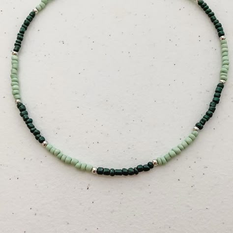 Green Choker, قلادات متدلية, Homemade Necklaces, Necklaces Beads, Beads Choker, Beaded Jewelry Necklaces, Indie Jewelry, Beaded Necklace Designs, Beaded Necklace Diy