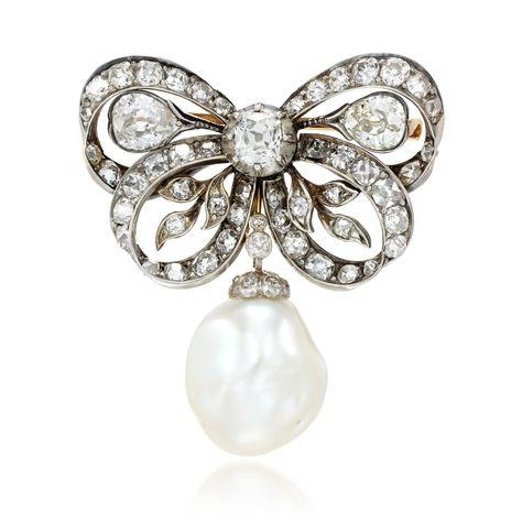 Of bow design set with circular-cut and pear-shaped diamonds, suspending a baroque pearl. Bijoux Art Nouveau, Diamond Bows, Bow Brooch, Bow Jewelry, Diamond Brooch, Royal Jewels, Pearl Brooch, Royal Jewelry, Natural Pearl