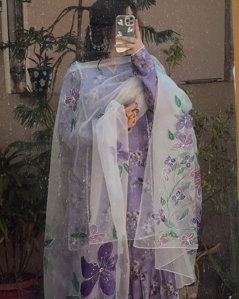 Party Wear Dupatta, Handpainted Dupattas Organza, Hand Made Dress, Hand Painted Organza Dupatta, Pakistani Organza Suits, Dupatta Painting Designs, Organza Hand Painted Dupatta, Silk Suit Designs Indian, Organza Dupatta Designs