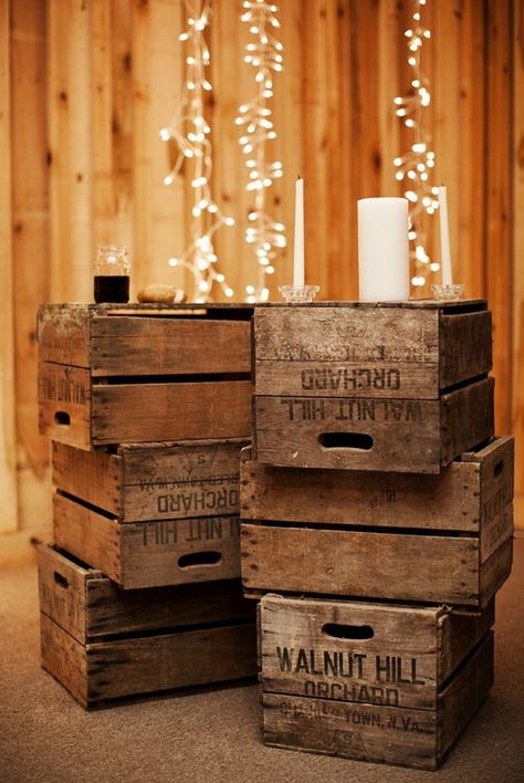 We could pile up crates as side tables for people's drinks… great for outside with plants in the lower crates! Speakeasy Party, Old Crates, Deco Champetre, Barn Parties, Barn Dance, Barn Wedding Decorations, Country Wedding Decorations, Rustic Barn Wedding, Rustic Country Wedding