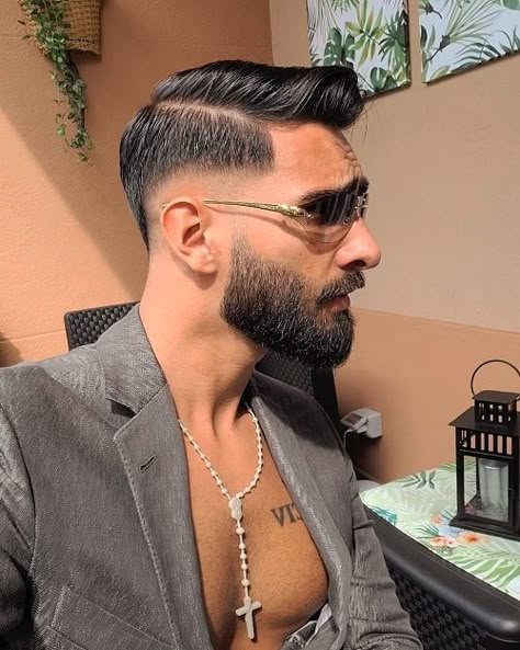 Men Short Hair Fade, Men Fade Haircut Short, Beard And Mustache Styles, Haircut Selfie, Photo Hijab, Mens Hairstyles With Beard, Beard Styles Short, Mustache Styles, Thick Wavy Hair