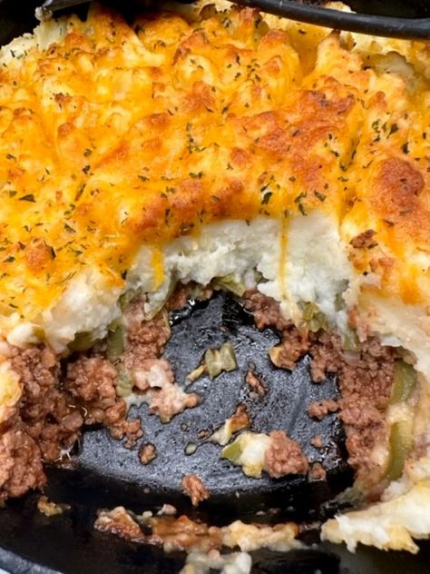 You'll Want To Save This Hamburger Pie Recipe | GB's Kitchen Hamburger Pie Recipes, Healthy Hamburger Meat Recipes, Hamburger Pie, Healthy Hamburger, Hamburger Recipes Patty, Hacks For Home, Hamburger Casserole, Making Mashed Potatoes, Hamburger Meat Recipes