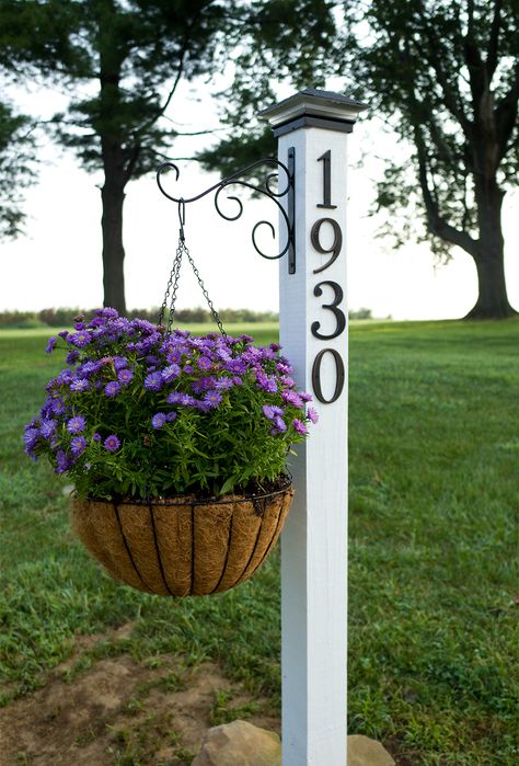 How to Make an Easy DIY Address Post - Hello Farmhouse Front Yards Diy, Curb Appeal Landscape, Budget Landscaping, House Numbers Diy, Front Yards Curb Appeal, Diy Curb Appeal, Small Front Yard Landscaping, Small Front Yard, Farmhouse Landscaping