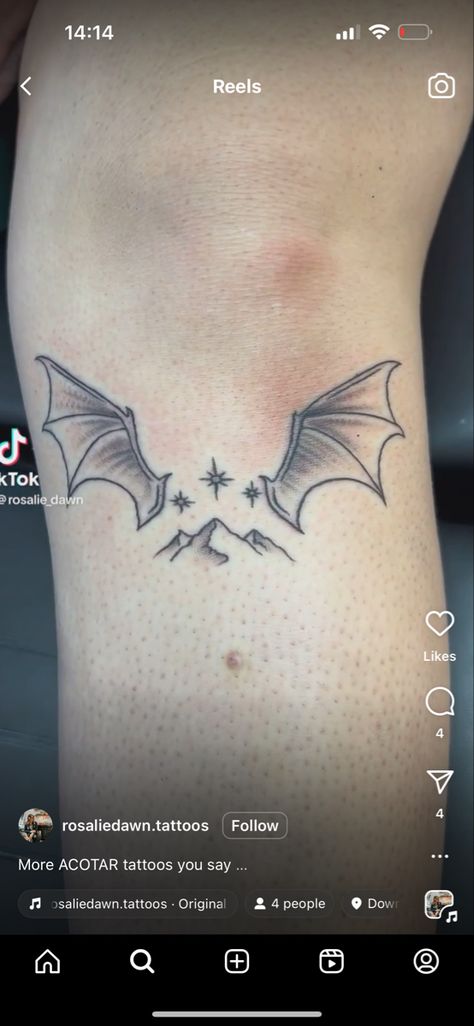 Bat Tattoo On Knee, Knee Wings Tattoo, Wing Knee Tattoo, Acotar Bat Wings Tattoo, Bat Wings Tattoo On Back, Bat Knee Tattoo, Bat Wing Tattoo, Bat Wings Tattoo, Bookish Tattoos