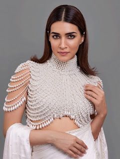 DesignerplanetFashion and Beauty Blog : Pearl Cape Aesthetics is a hot trend taking over Bollywood White Saree Wedding, Pearl Cape, Machi Work, Saree White, Pearl Blouse, Wedding Wear Saree, Chinese Fancy Dress, Pakistan Wedding, Bridesmaid Saree