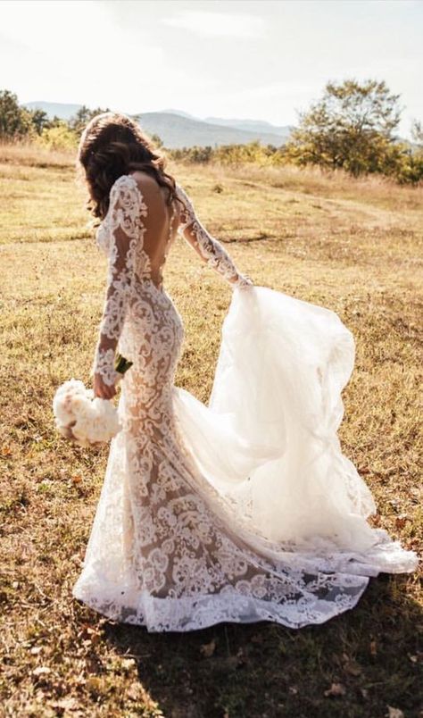 Rustic Chic Wedding Dress, After Wedding Dress, Queen Style, Chic Wedding Dresses, Amazing Wedding Dress, Long Sleeve Wedding Dress Lace, Top Wedding Dresses, Backless Wedding, Wedding Gowns Vintage