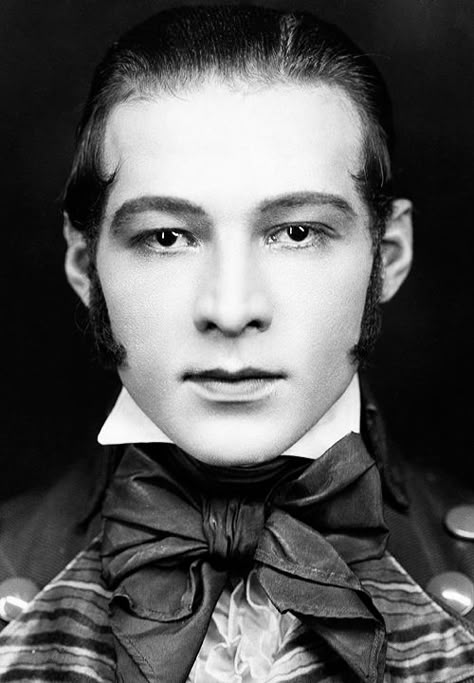 Rudolph Valentino photographed for Beyond the Rocks (1922) Rudolph Valentino, Very Important Person, Fritz Lang, Horsemen Of The Apocalypse, Film Icon, Silent Film Stars, Hollywood Icons, Silent Movie, Roaring Twenties